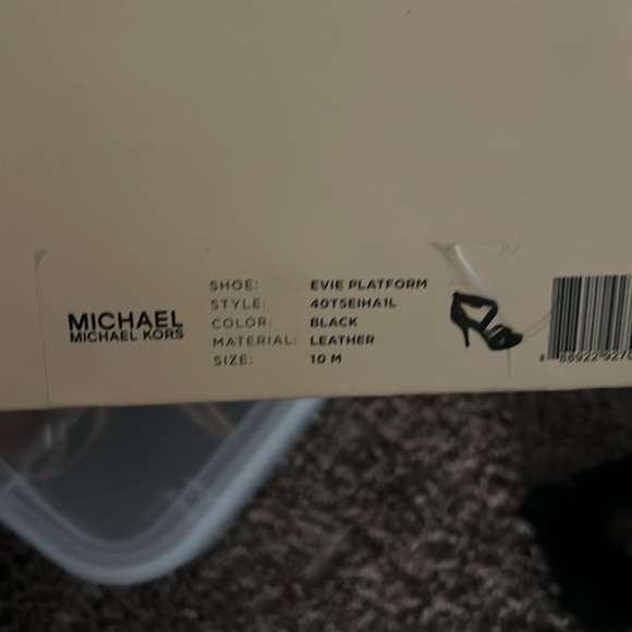 Michael Kors Evie Platform size 10 - Picture 2 of 3